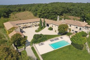 Provence - Drôme:  Le Prieuré Saint Pierre